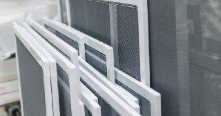 Москитные сетки на пластиковые окна Энгельс купить по цене от 944 руб.